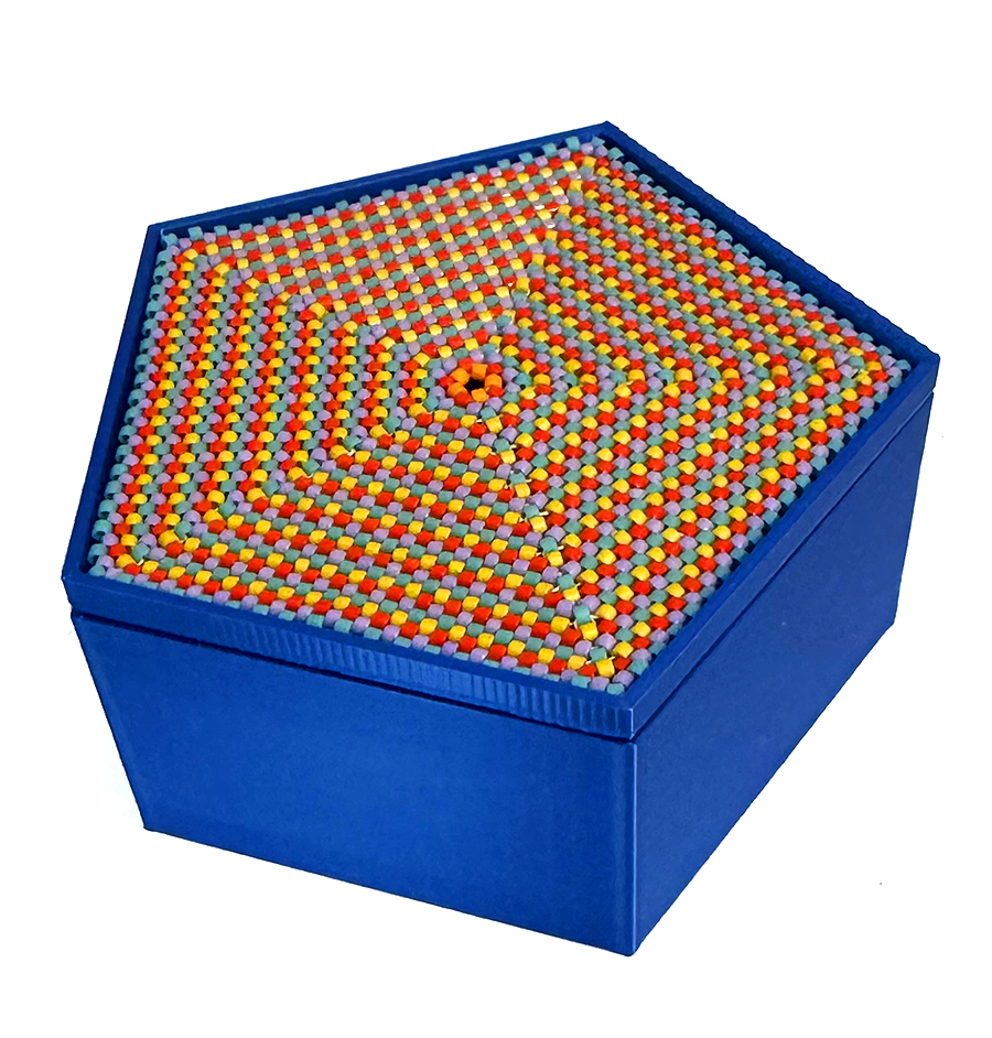 Pentagon box with beadable lid